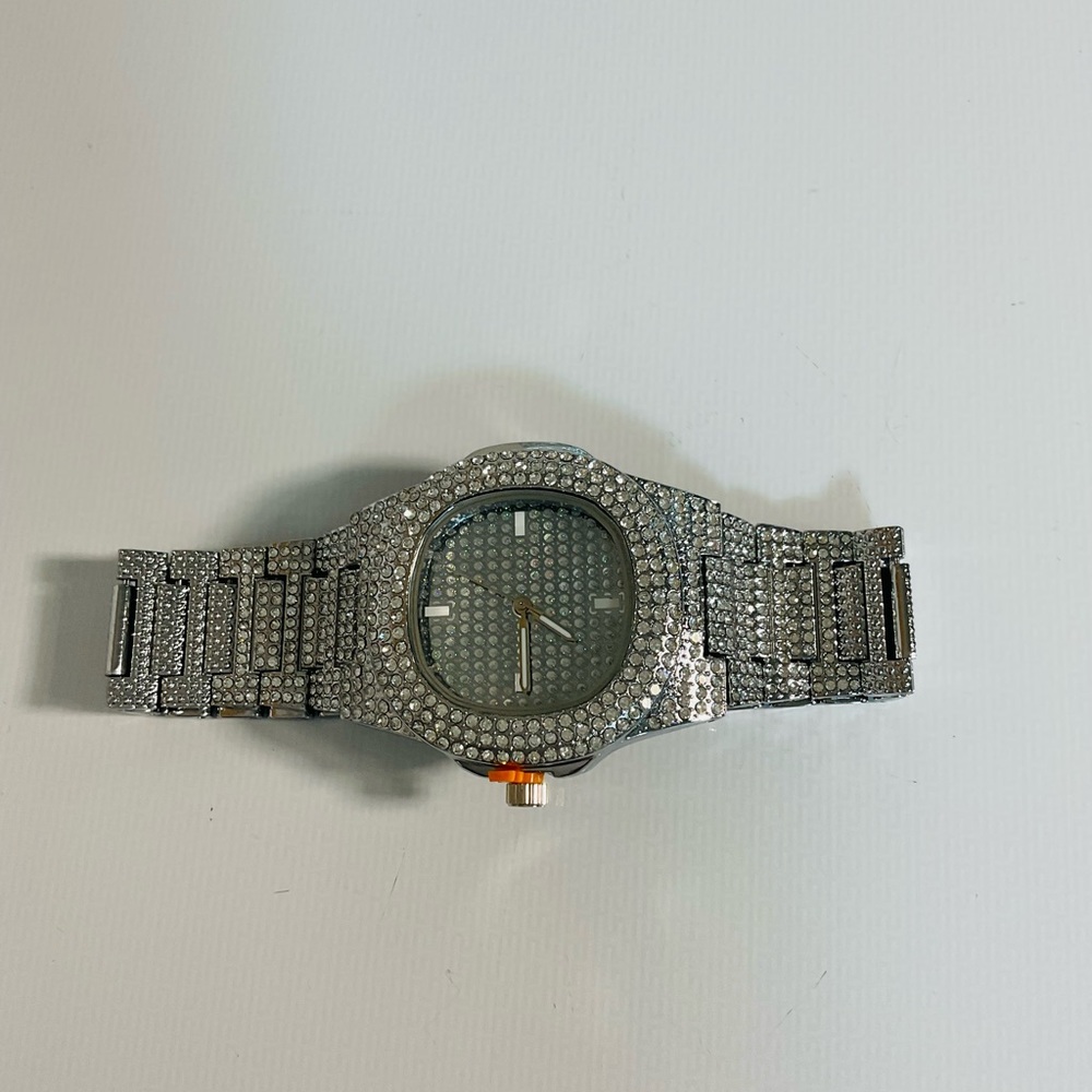 Beautiful Unisex Silver Crystal-Embellished Watch.